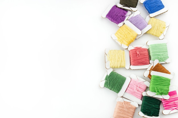 kolorowe nici i próbki